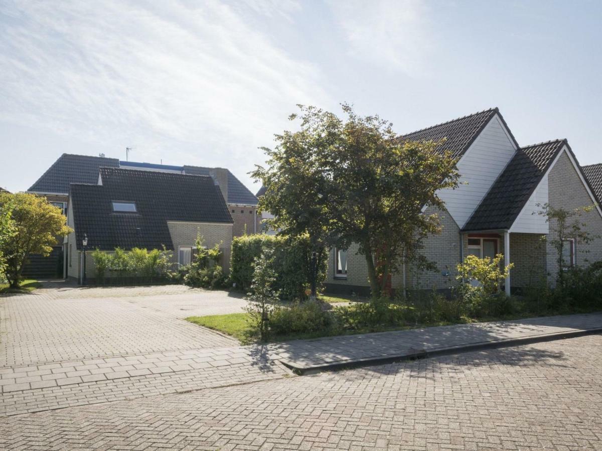 Spacious Bungalow In The Cosy Village De Cocksdorp  Buitenkant foto